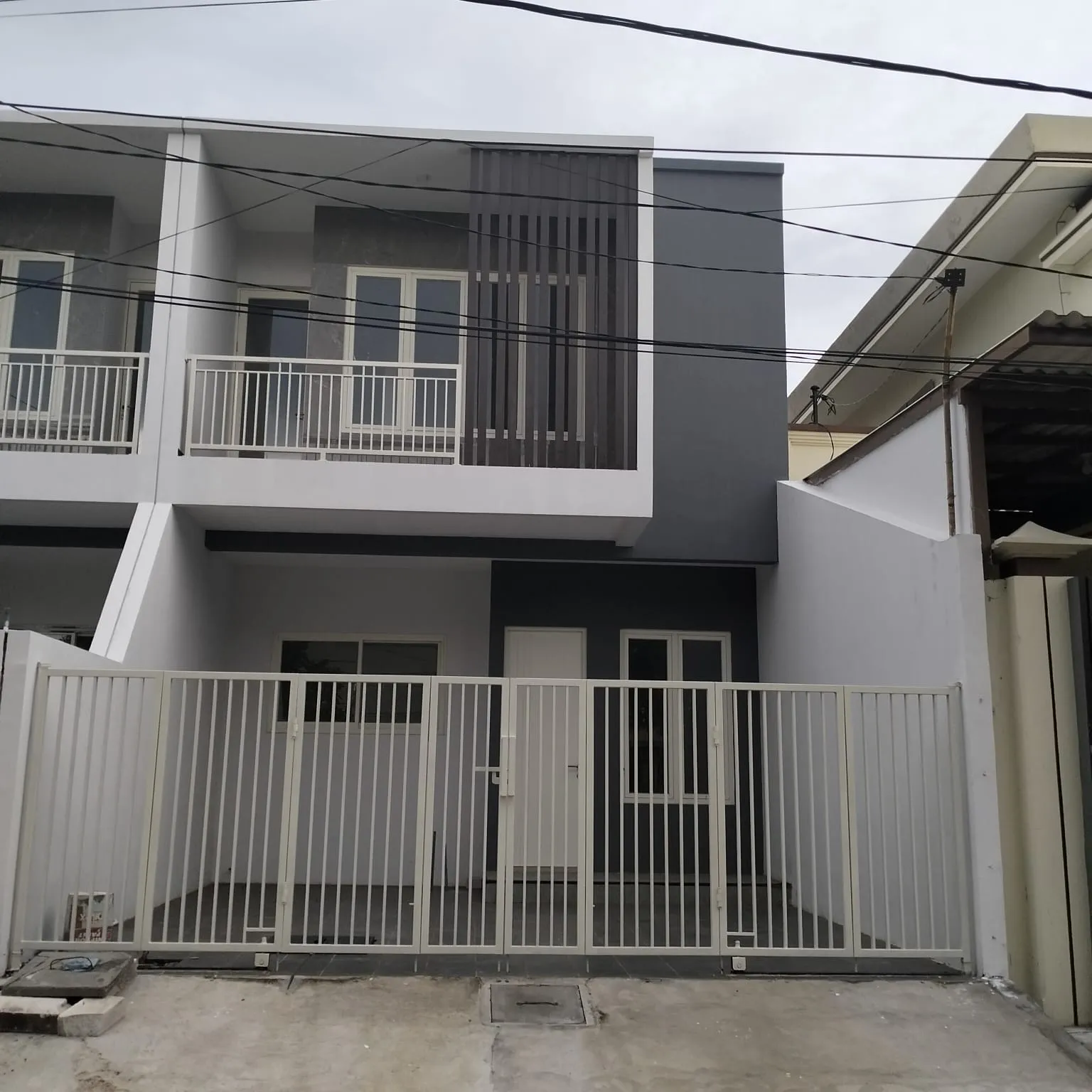Jual Rumah di JEMUR ANDAYANI Jemursari Surabaya Jawa Timur - JEMUR ANDAYANI RUMAH 2LT BARU GRESS - ASA INDONESIA 085235111122 - BRIGHTON REAL ESTATE