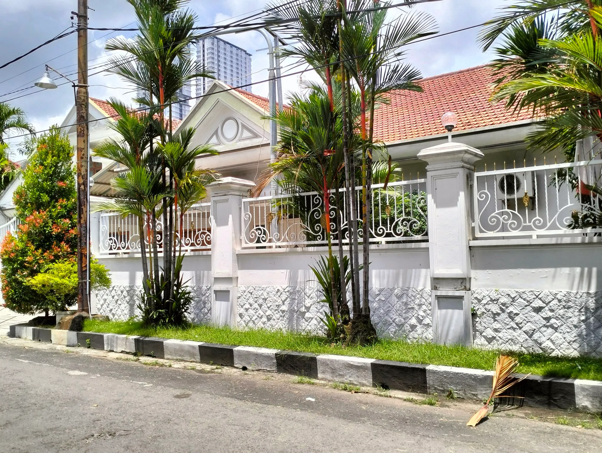 Jual Rumah di JEMUR ANDAYANI Jemursari Surabaya Jawa Timur - JEMUR ANDAYANI 2 UNIT JADI SATU KESATUAN - ASA INDONESIA 085235111122 - BRIGHTON REAL ESTATE