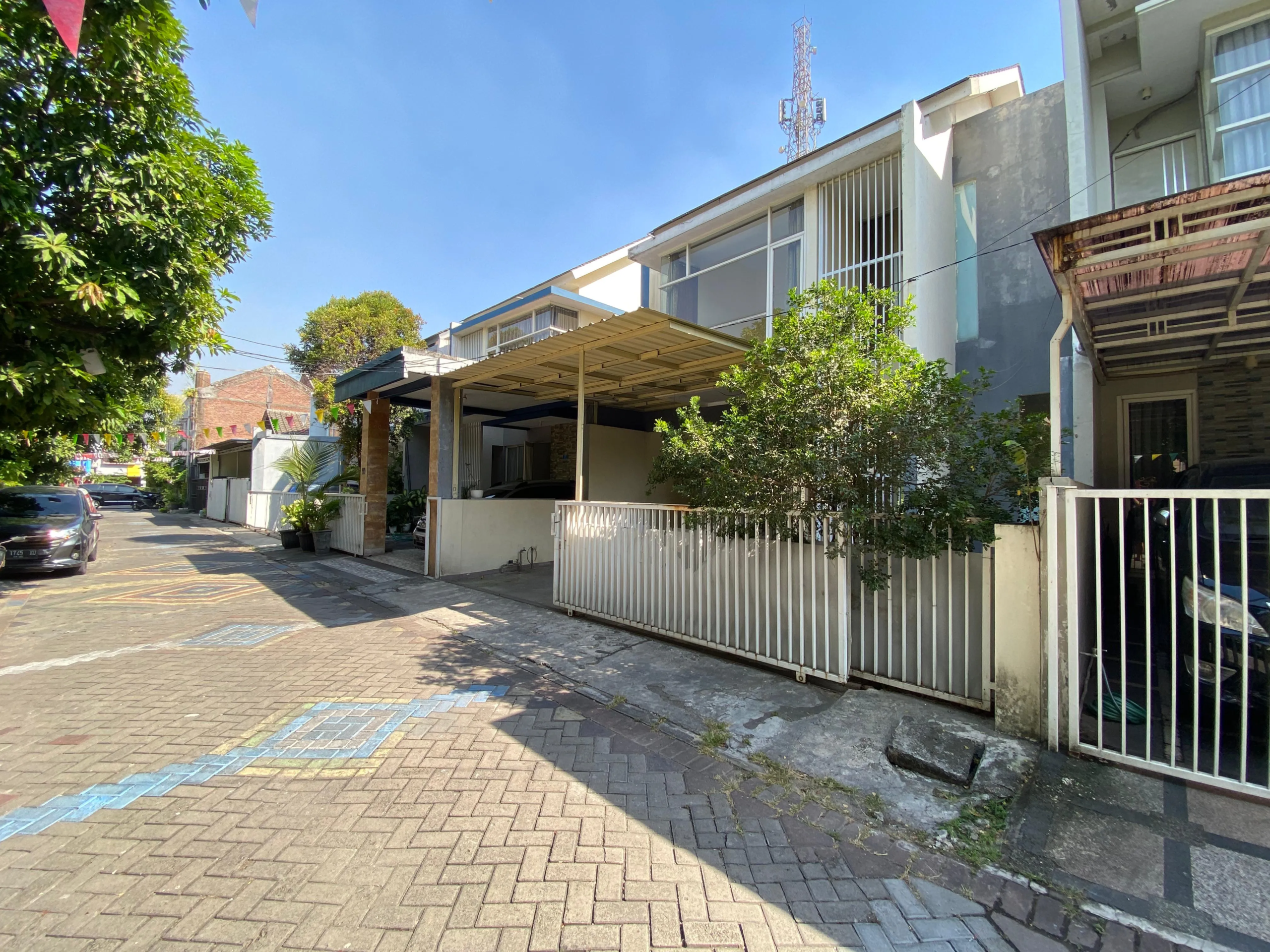 Sewa Rumah di JL TAMAN JAMBANGAN Jambangan Surabaya Jawa Timur - RUMAH DI JL. TAMAN JAMBANGAN INDAH - JAMBANGAN - SURABAYA - YUSRON 089 519 716 327 - ASA INDONESIA 085235111122 - BRIGHTON REAL ESTATE