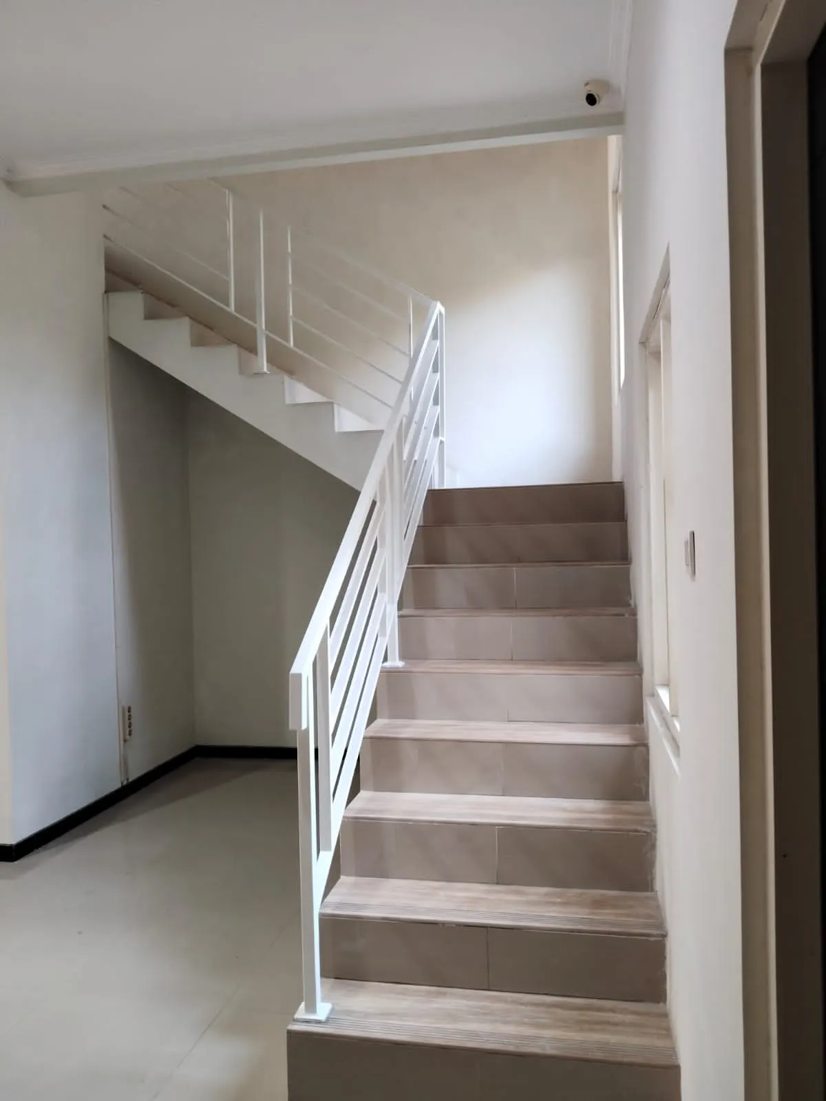 Sewa Rumah di TAMAN RIVERA REGENCY Gununganyar Surabaya Jawa Timur - Rumah minimalis 2 lt siap huni Taman Rivera Regency - ASA INDONESIA 085235111122 - BRIGHTON REAL ESTATE
