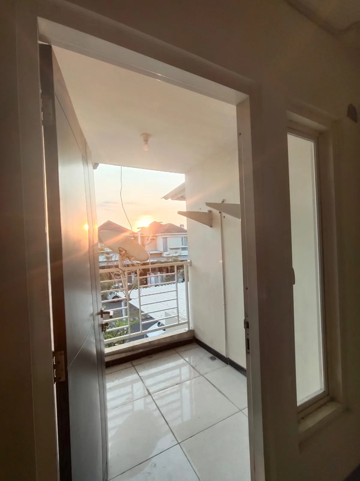 Sewa Rumah di TAMAN RIVERA REGENCY Gununganyar Surabaya Jawa Timur - Rumah minimalis 2 lt siap huni Taman Rivera Regency - ASA INDONESIA 085235111122 - BRIGHTON REAL ESTATE