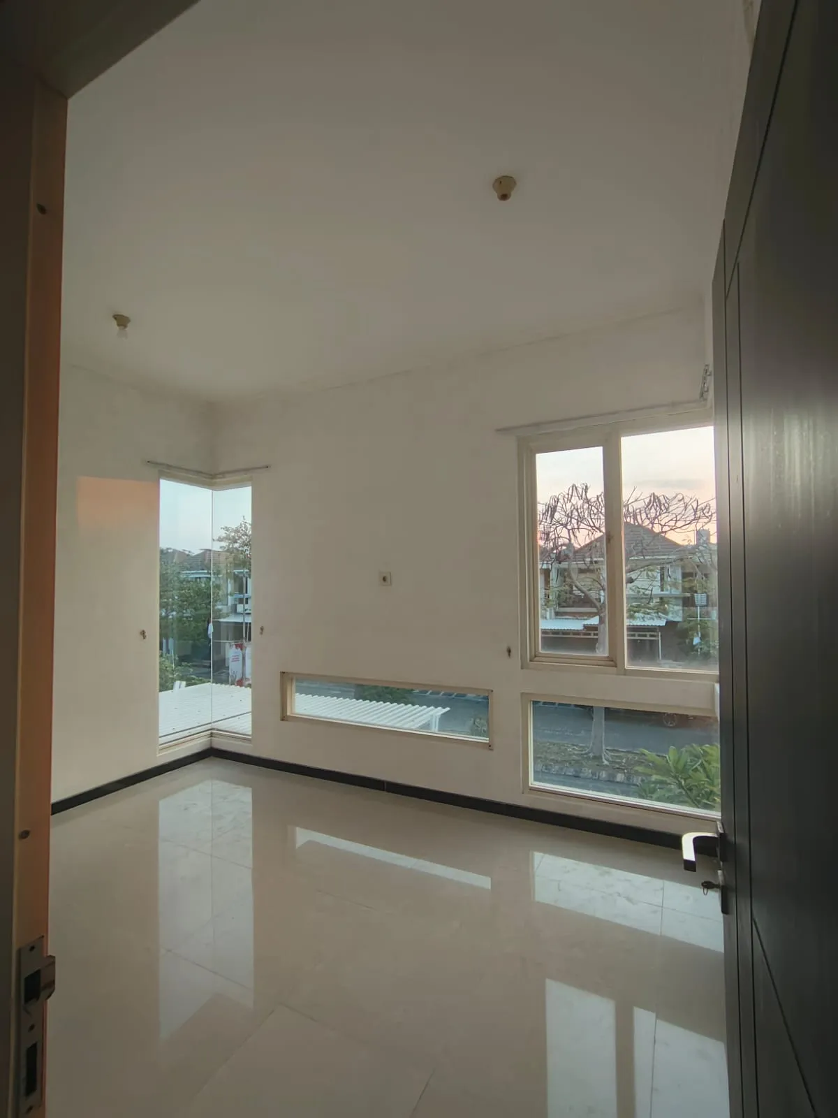 Sewa Rumah di TAMAN RIVERA REGENCY Gununganyar Surabaya Jawa Timur - Rumah minimalis 2 lt siap huni Taman Rivera Regency - ASA INDONESIA 085235111122 - BRIGHTON REAL ESTATE