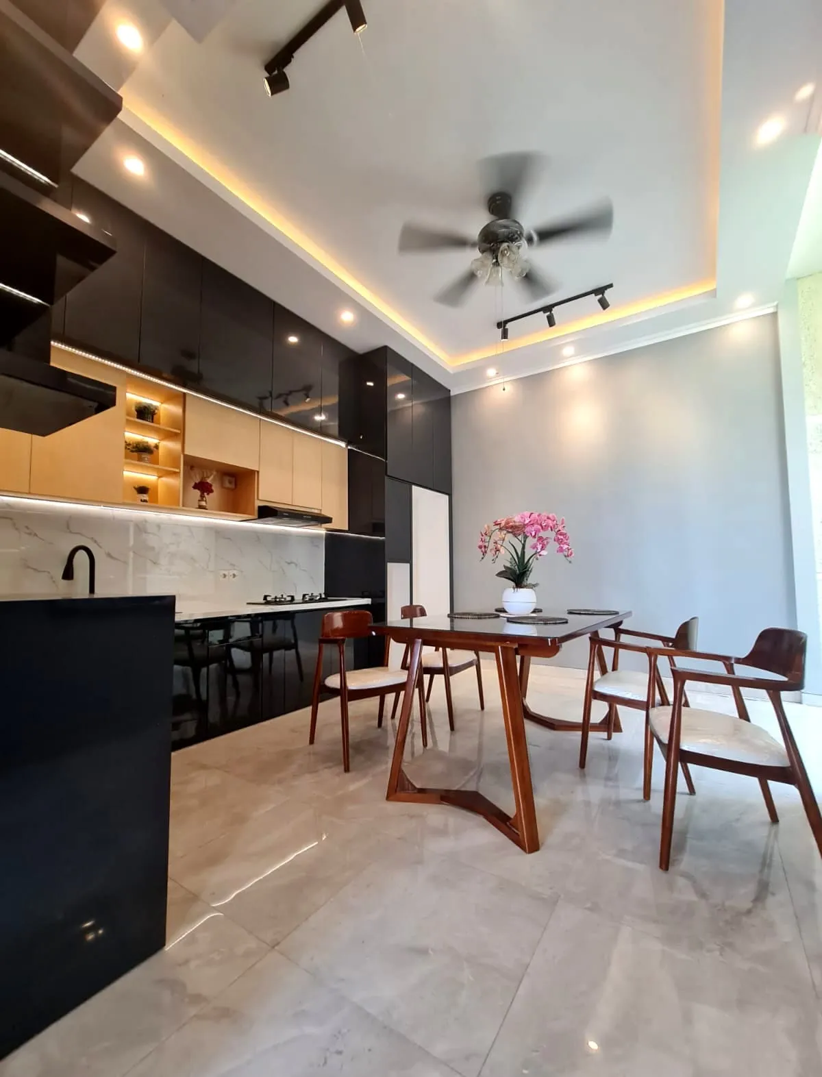 Jual Rumah di SHOJILAND Candi Sidoarjo Jawa Timur - Shojiland rumah Sidoarjo full furnished - ASA INDONESIA 085235111122 - BRIGHTON REAL ESTATE