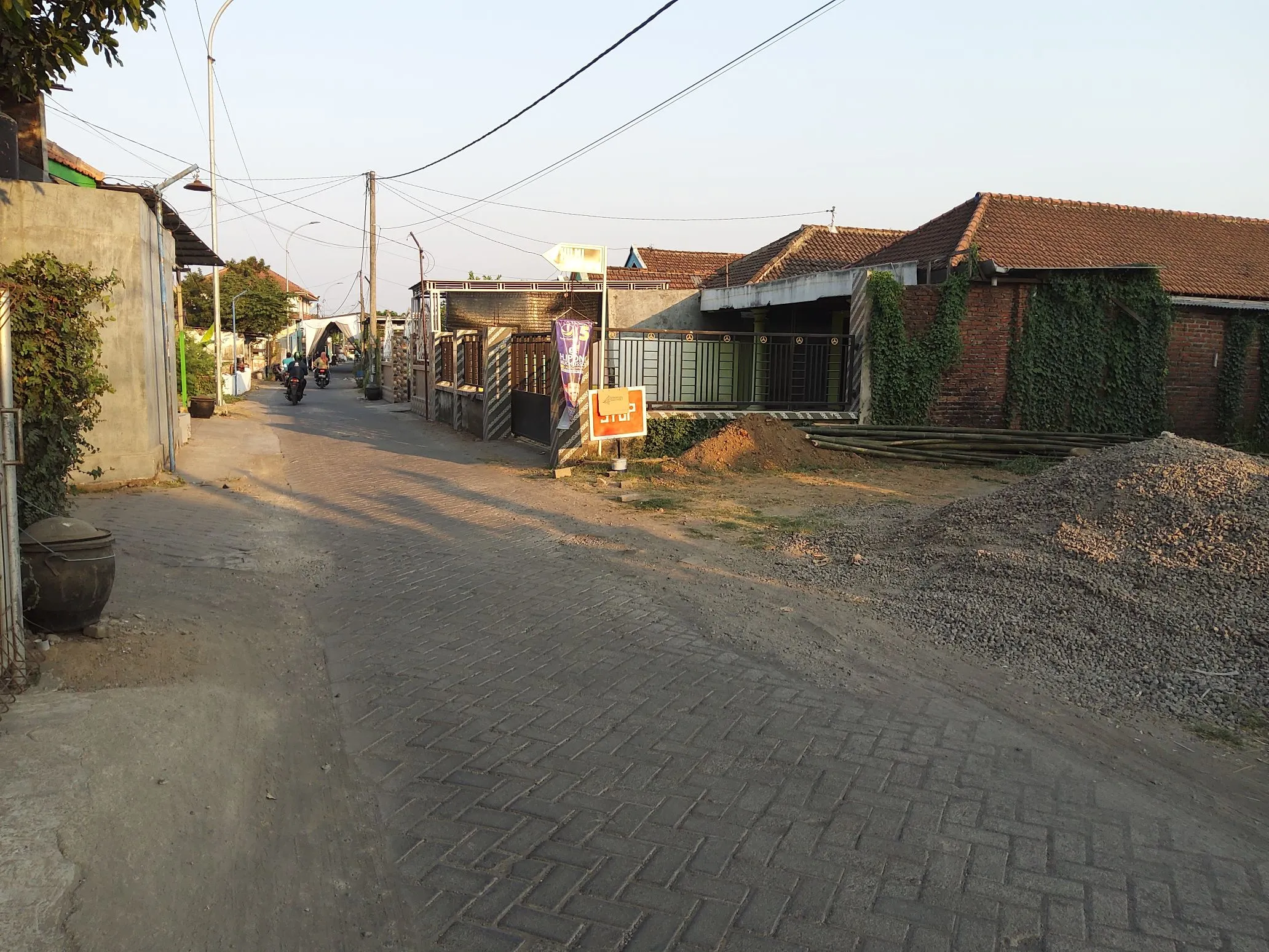 Jual Rumah di MEDALEM TULANGAN Tulangan Sidoarjo Jawa Timur - JUAL RUMAH MURAH. TANAH LUAS. BEKAS PABRIK ROTI. LOKASI MEDALEM TULANGAN SIDOARJO. - ASA INDONESIA 085235111122 - BRIGHTON REAL ESTATE