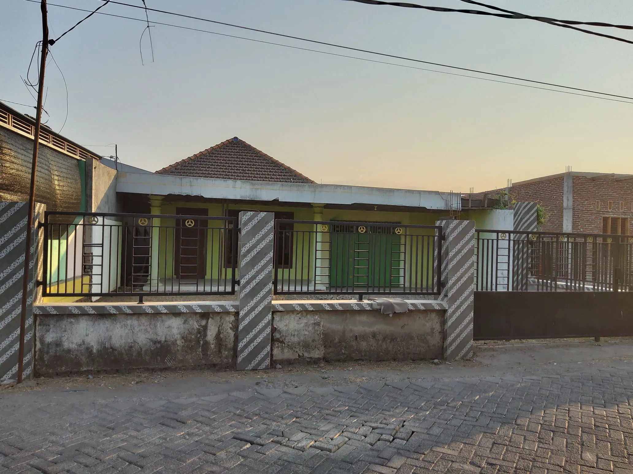 Jual Rumah di MEDALEM TULANGAN Tulangan Sidoarjo Jawa Timur - JUAL RUMAH MURAH. TANAH LUAS. BEKAS PABRIK ROTI. LOKASI MEDALEM TULANGAN SIDOARJO. - ASA INDONESIA 085235111122 - BRIGHTON REAL ESTATE