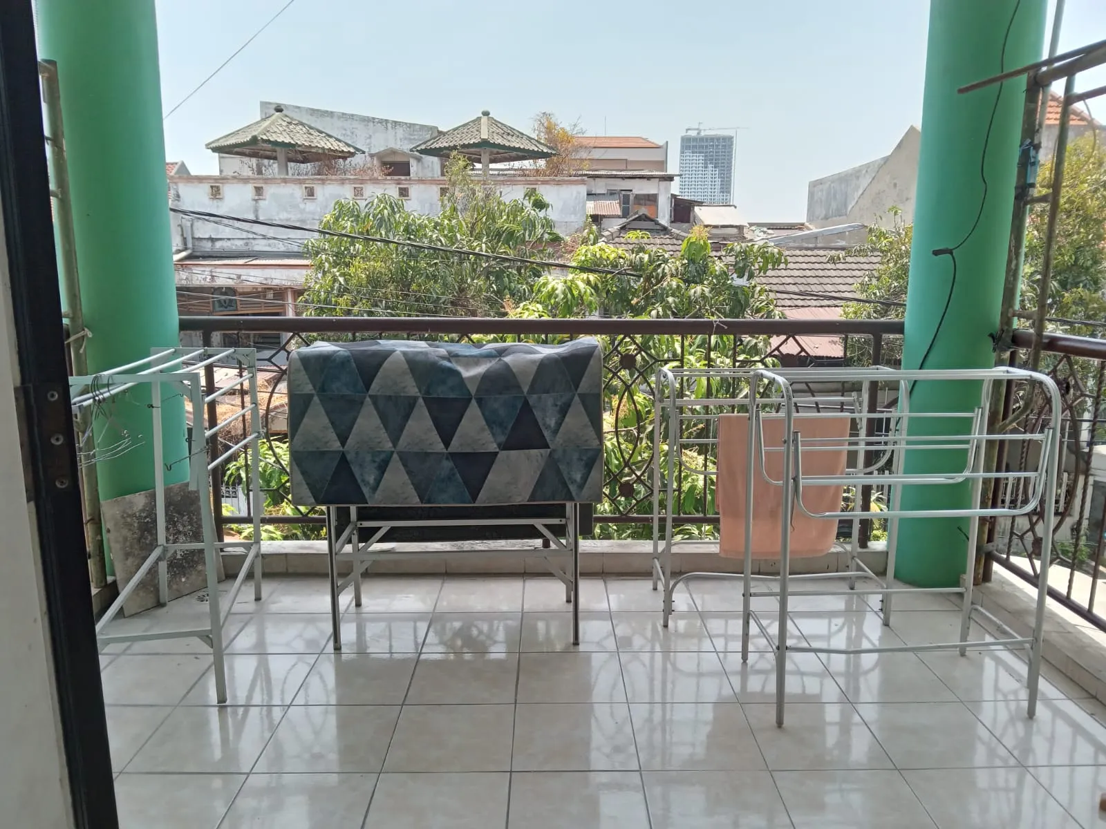 Jual Rumah di TENGGILIS Tenggilis Mejoyo Surabaya Jawa Timur - RUMAH LANTAI 2 LOKASI TENGGILIS SURABAYA. - ASA INDONESIA 085235111122 - BRIGHTON REAL ESTATE